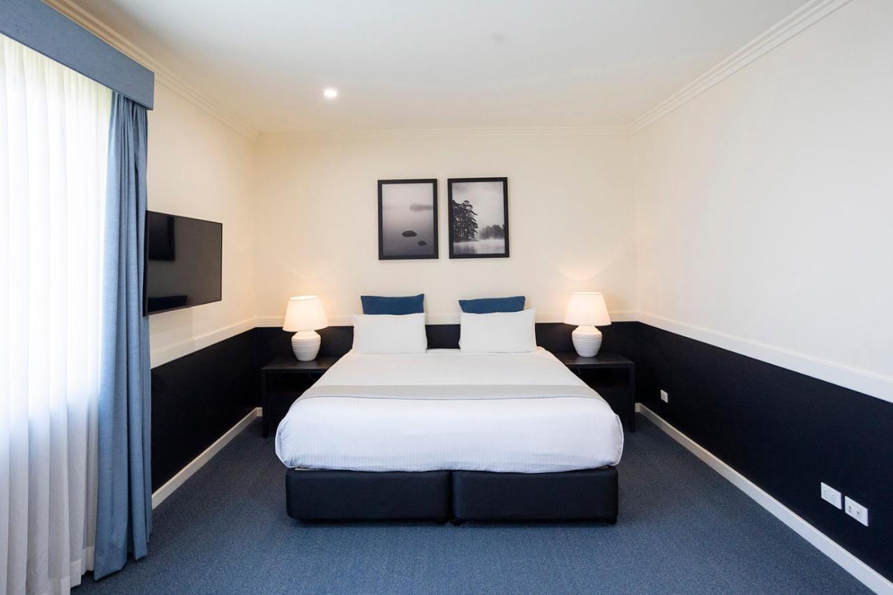 Hawkesbury Race Club Motel Windsor Eksteriør bilde A room at the hotel