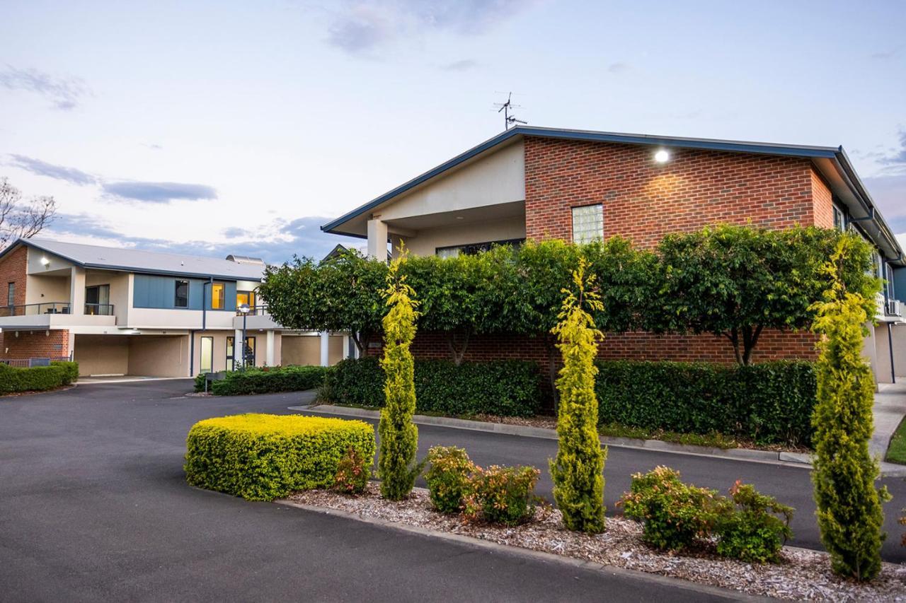 Hawkesbury Race Club Motel Windsor Eksteriør bilde The Village, 2016